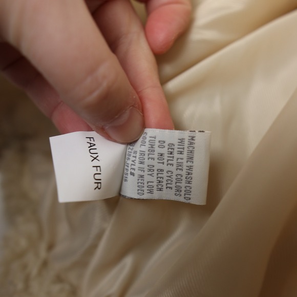 Cali 1850 Los Angeles Cream Faux Fur Sherpa Cropped Jacket Women's Size Small - Picture 7 of 11